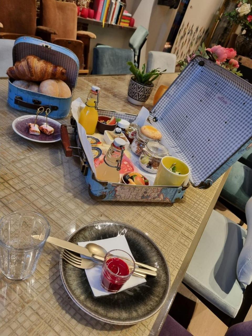 Barefoodgiulia Hotel Hasselt Bagian luar foto